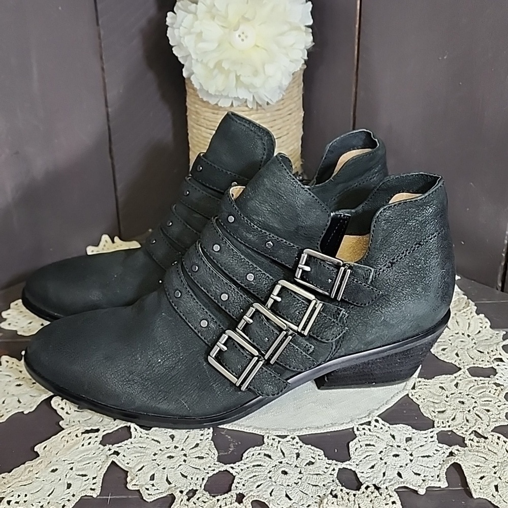 Dr. Scholls booties size 6.5